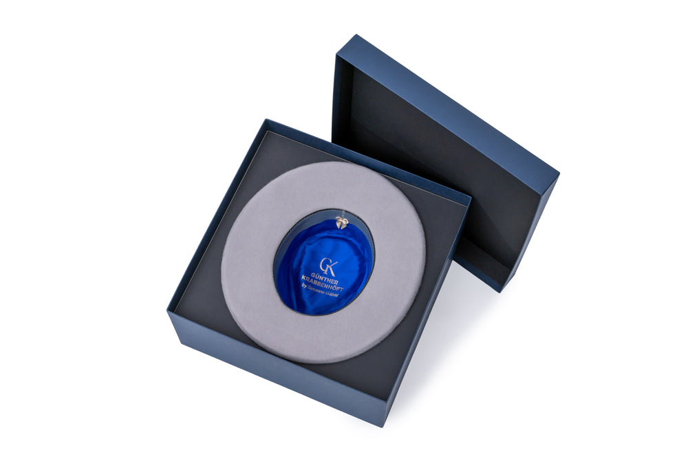 
                  
                    CARLOS GK by Susanne Gäbel Salon Hüte & Accessoires
                  
                